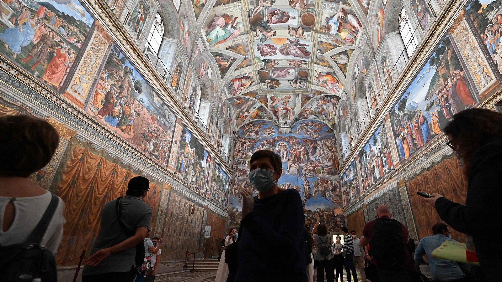 Reabren los Museos Vaticanos... sin turistas | Ver