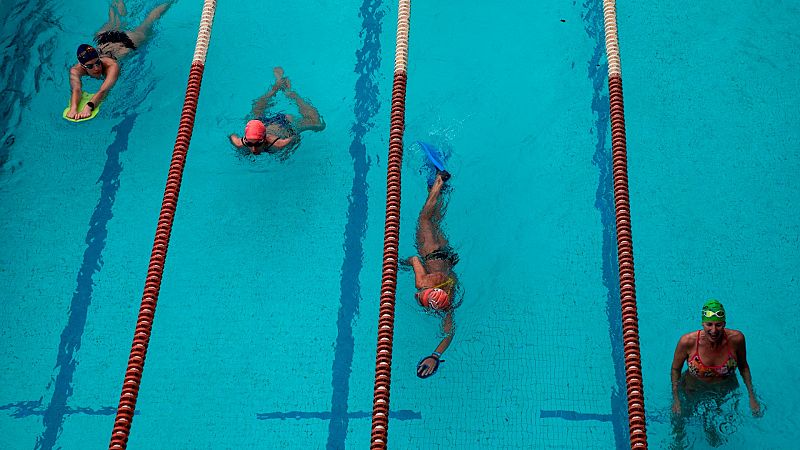 Las piscinas de toda España abren únicamente para uso individual o deportivo