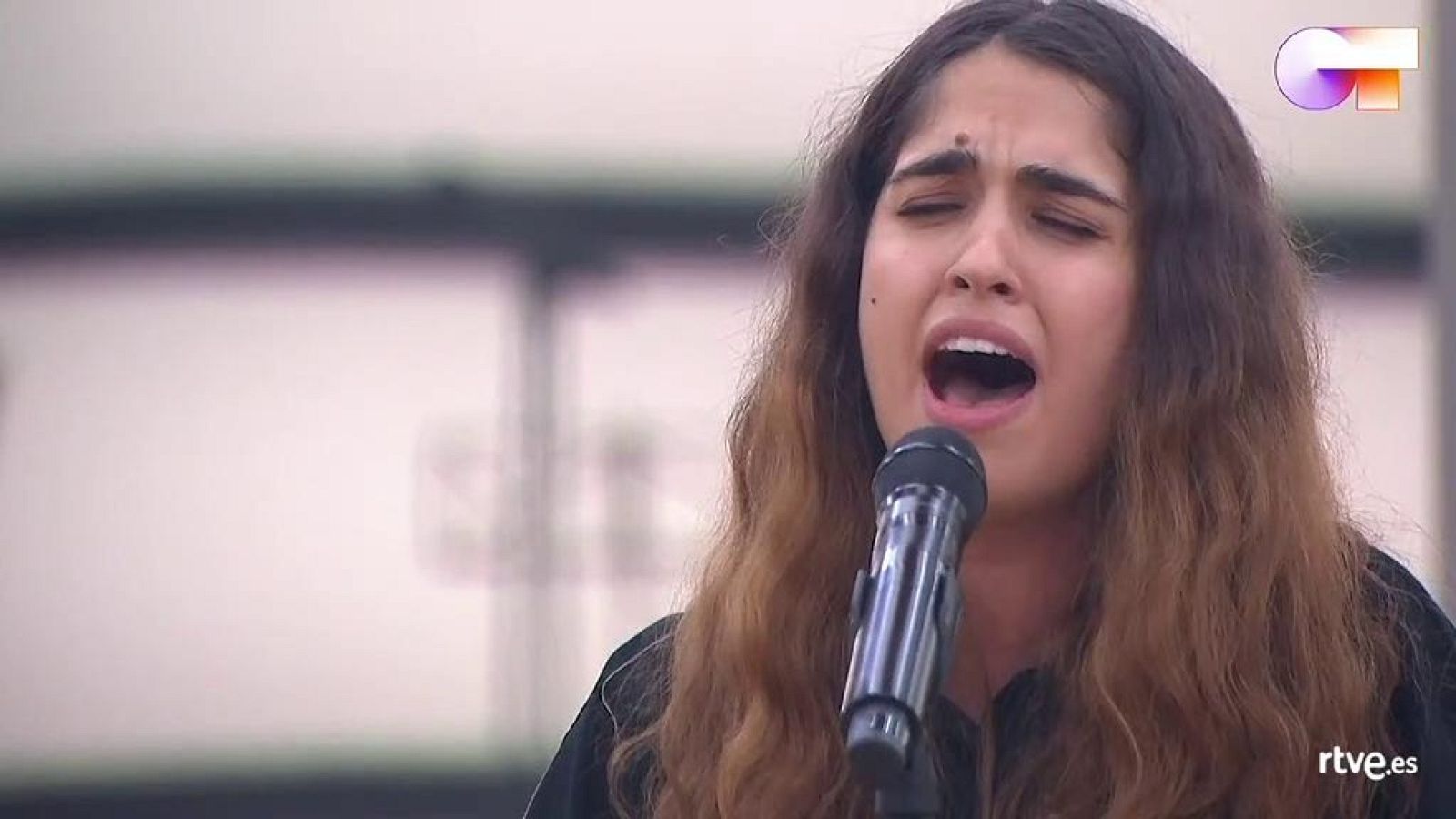 Anajú canta "Nana del Mediterráneo", de María José Llergo, en el segundo pase de micros de la Gala 12 de Operación Triunfo 2020