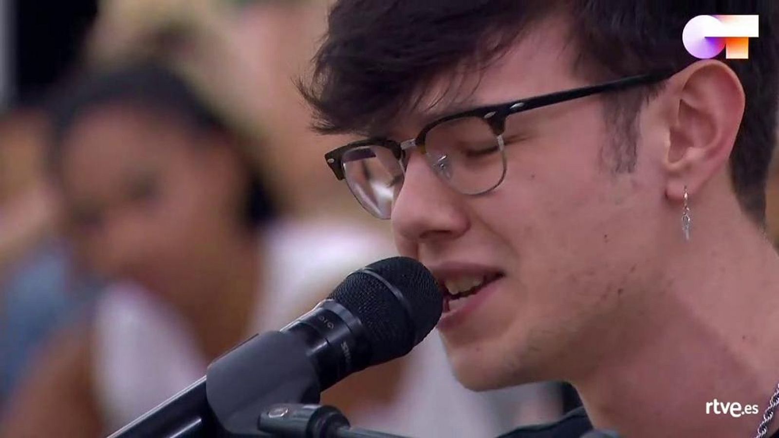 Flavio canta "Vi", de Pablo López, en el segundo pase de micros de la Gala 12 de Operación Triunfo 2020