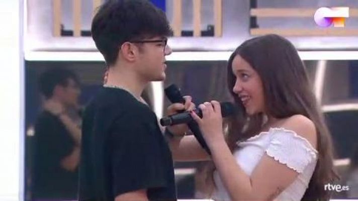 Eva y Flavio cantan "Hey, Baby" 2o pase de micros