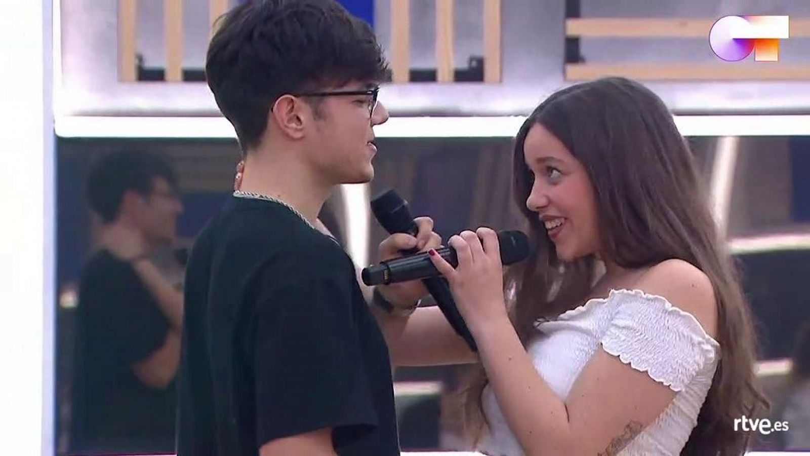 Eva y Flavio cantan "Hey, Baby", de Bruce Channel (v. DJ Otzi & The Bellamy Brothers), en el segundo pase de micros de la Gala 12 de Operación Triunfo 2020