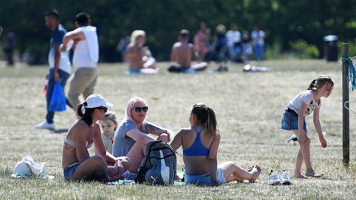  - Inglaterra reabre los colegios