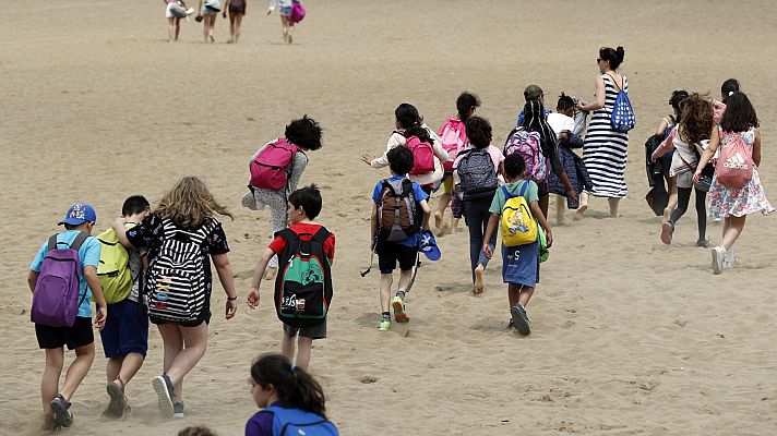 Telediario 1 - Campamentos de verano sí, pero adaptados