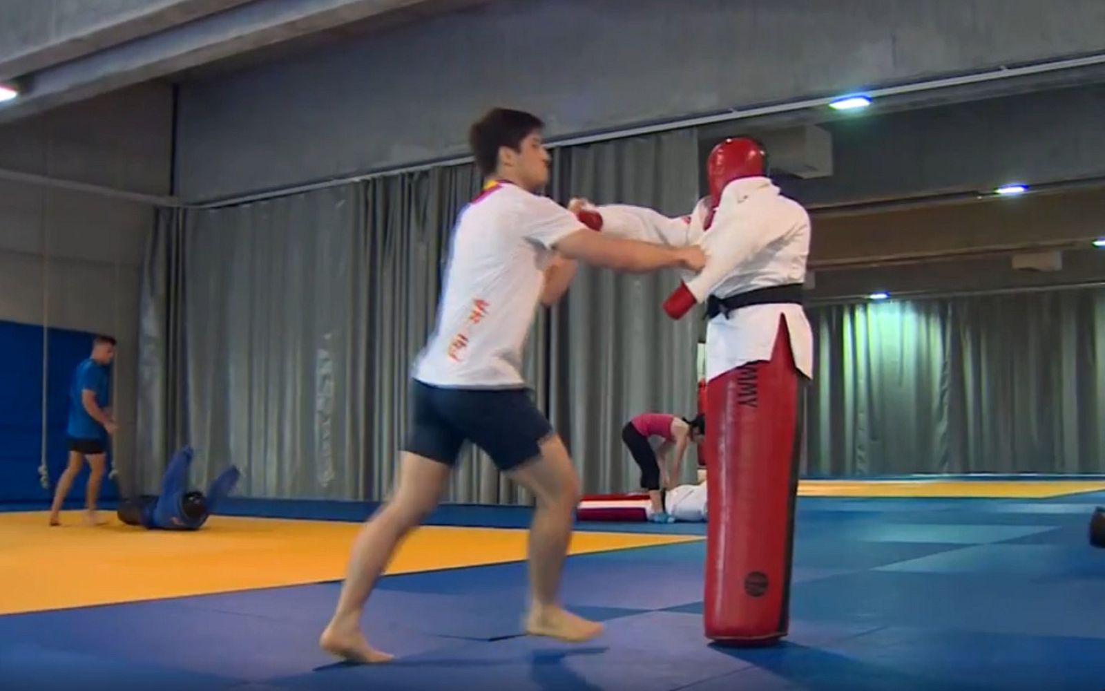 Lucha sin contacto en tiempos de coronavirus | Ver