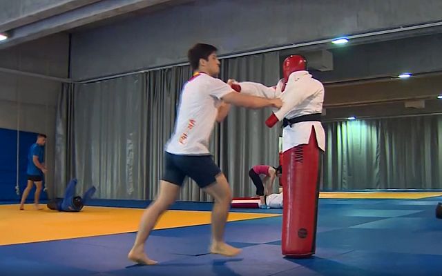 Telediario 1 - Lucha sin contacto en tiempos de coronavirus