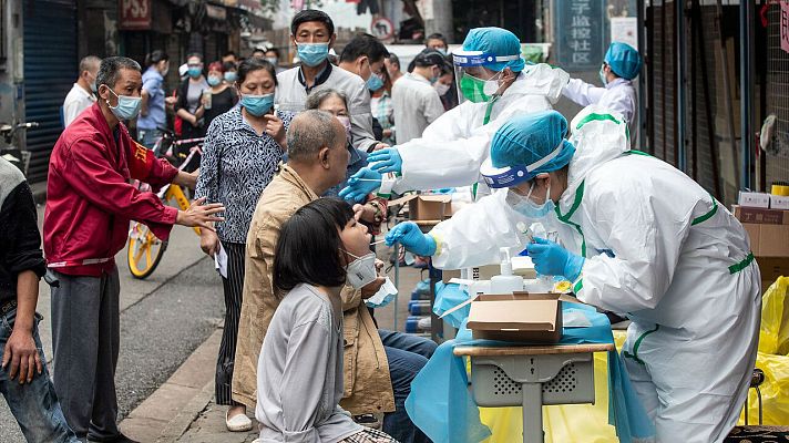 Telediario 1 - Wuhan detecta 300 casos tras realizar 10 millones de test