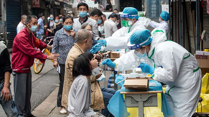 Wuhan detecta 300 casos asintomáticos tras realizar casi 10 millones de test en dos semanas - RTVE.es - Telediario 1 | Ver