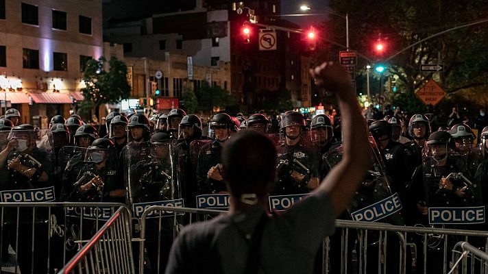 Octava jornada de protestas en EE.UU. más pacífica, aunque se siguen desafiando los toques de queda