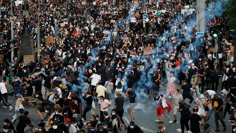 Incidentes en París en una protesta por la muerte de un joven negro en 2016 - RTVE.es - Telediario 1 | Ver
