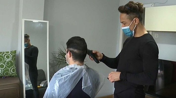 Telediario 1 - Algunos establecimientos aplican una 'tasa Covid' para compensar gastos de protección y desinfección