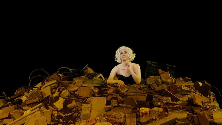 Atención obras - Personajes atrapados