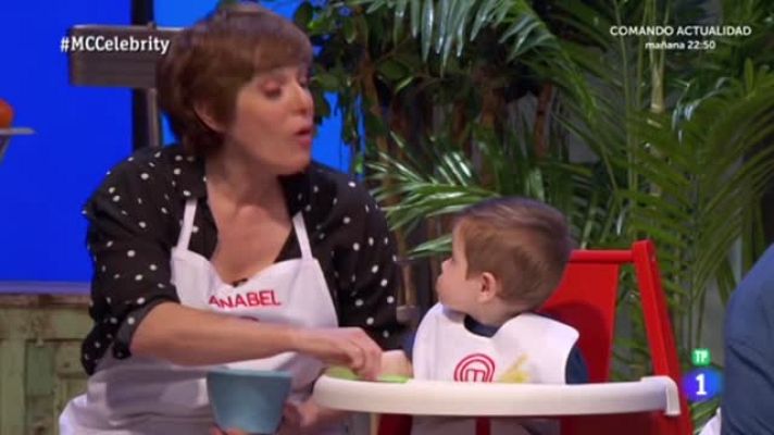 MasterChef Celebrity - Anabel Alonso le da de comer a un bebé una papilla terrible