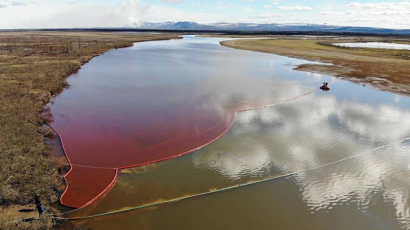 El vertido de 20.000 toneladas de diésel contamina un río en el Ártico ruso
