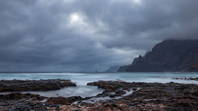 Precipitaciones que podrían ser localmente fuertes en Canarias occidentales - Ver ahora