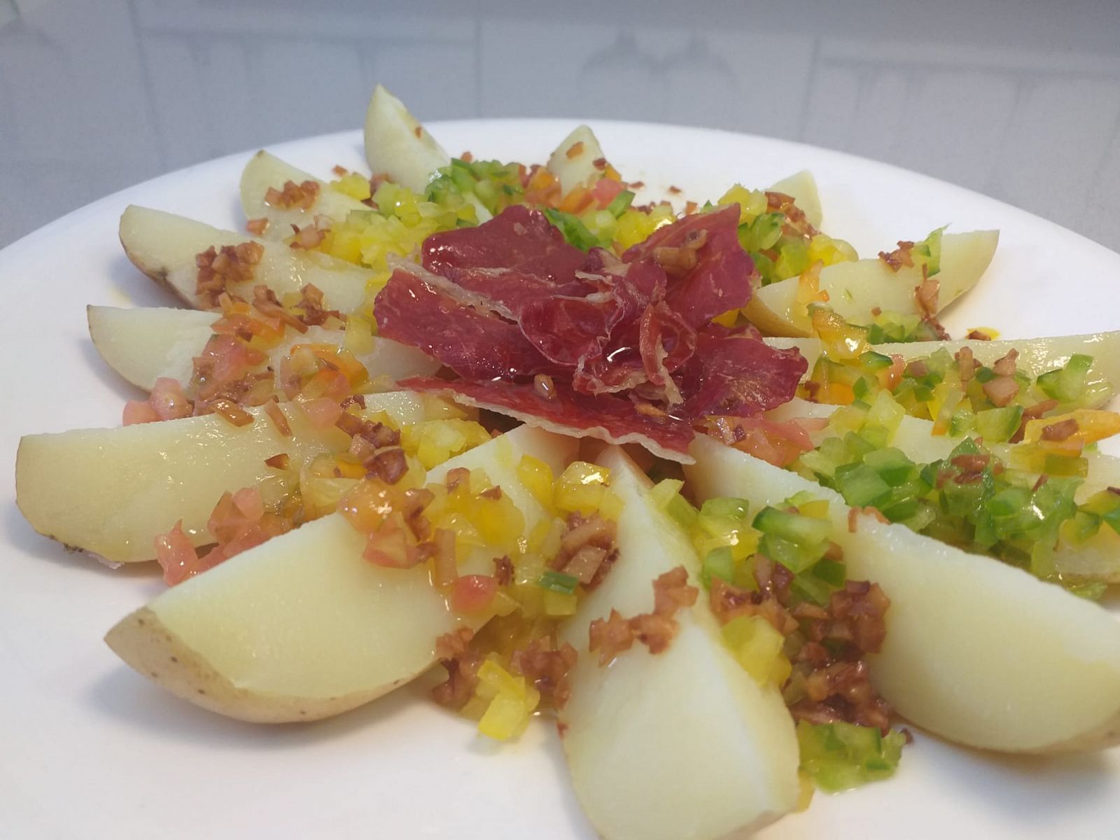 Ensalada tibia de patatas y pimientos 