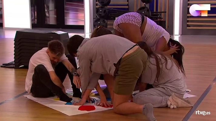 OT 2020 - Los cinco finalistas de OT 2020 juegan al Twister