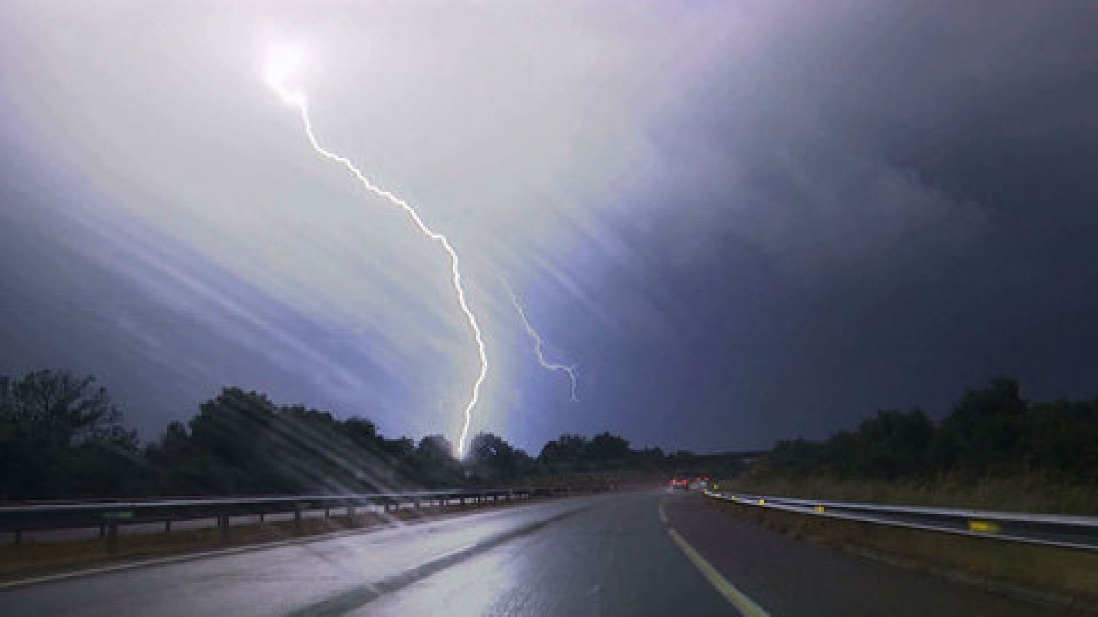 Tormentas fuertes en el Pirineo oriental, Cataluña y Sistema Ibérico - RTVE.es