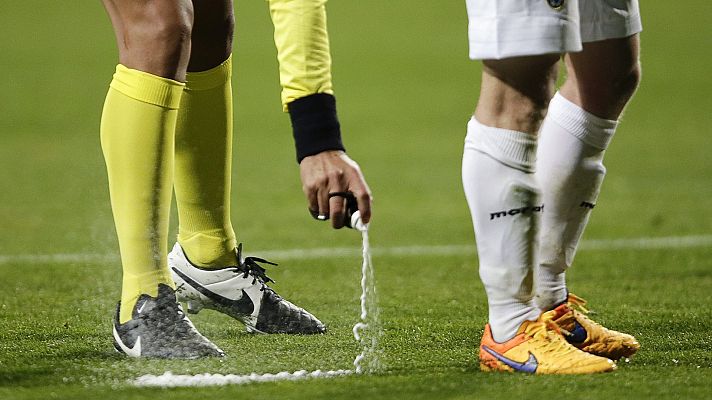 Telediario 1 - La FIFA, a juicio por no respetar la patente del aerosol evanescente