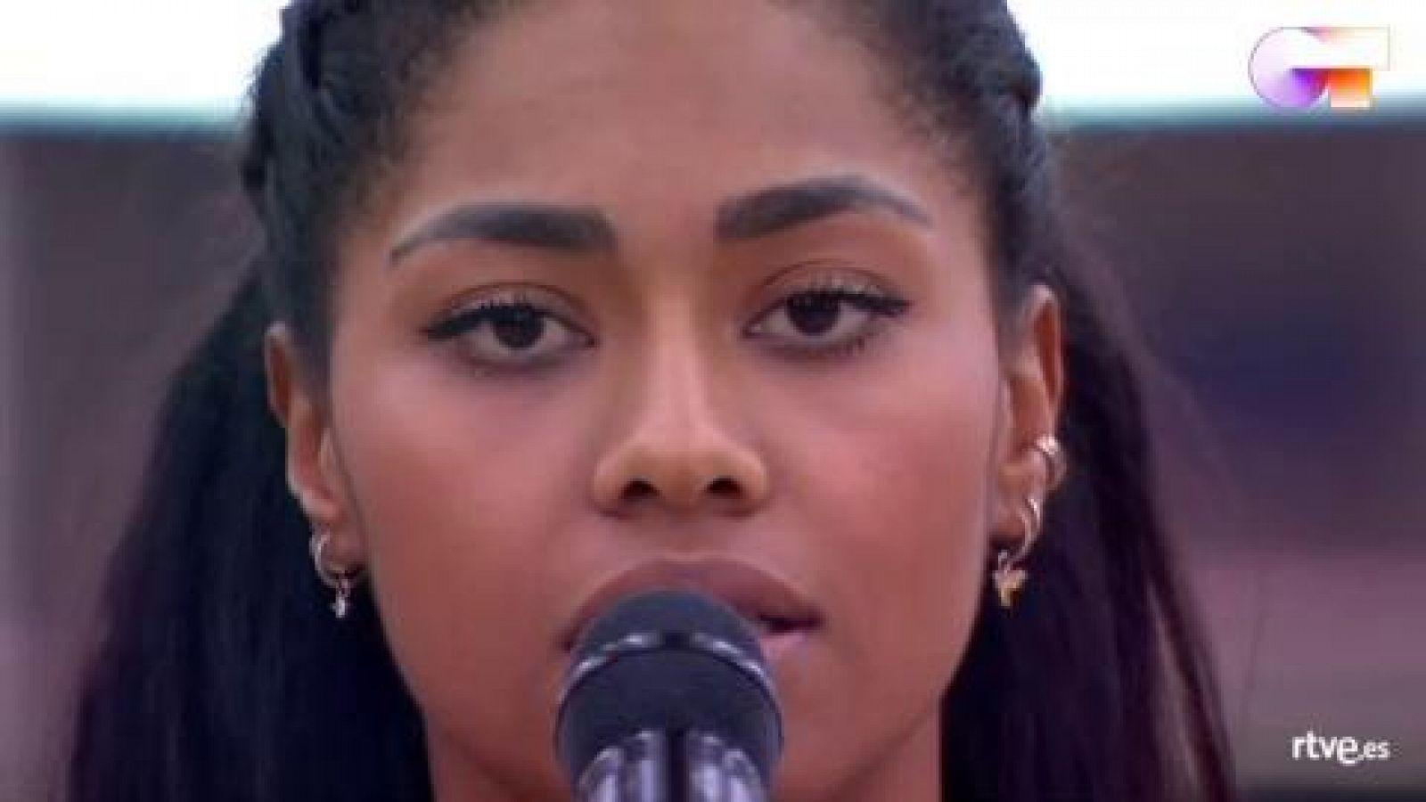 OT 2020 | Nia canta "Say Something" en el primer pase de micros de la Gala Final de Operación Triunfo 2020.