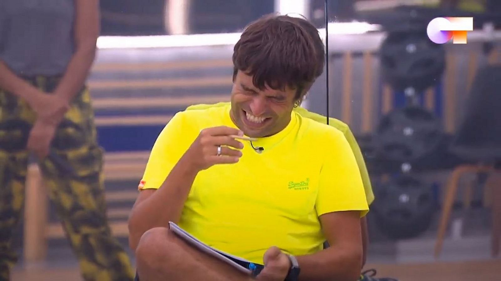 Ataque de risa general cuando Manu le pide a Nia que se calle en el primer pase de micros de la Gala Final de OT 2020