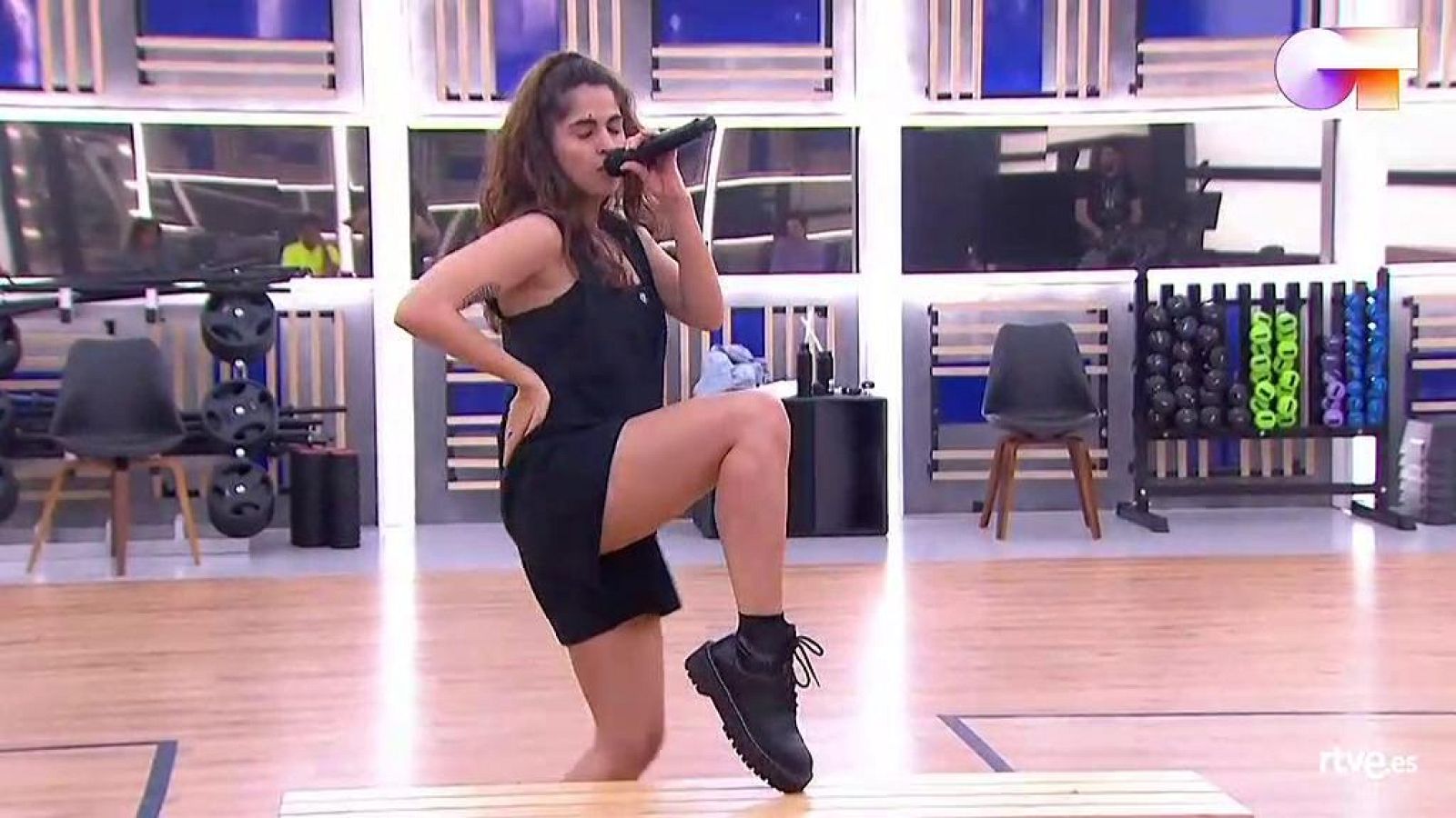 Anajú canta "7 Rings", de Ariana Grande, en el primer pase de micros de la Gala Final de Operación Triunfo 2020