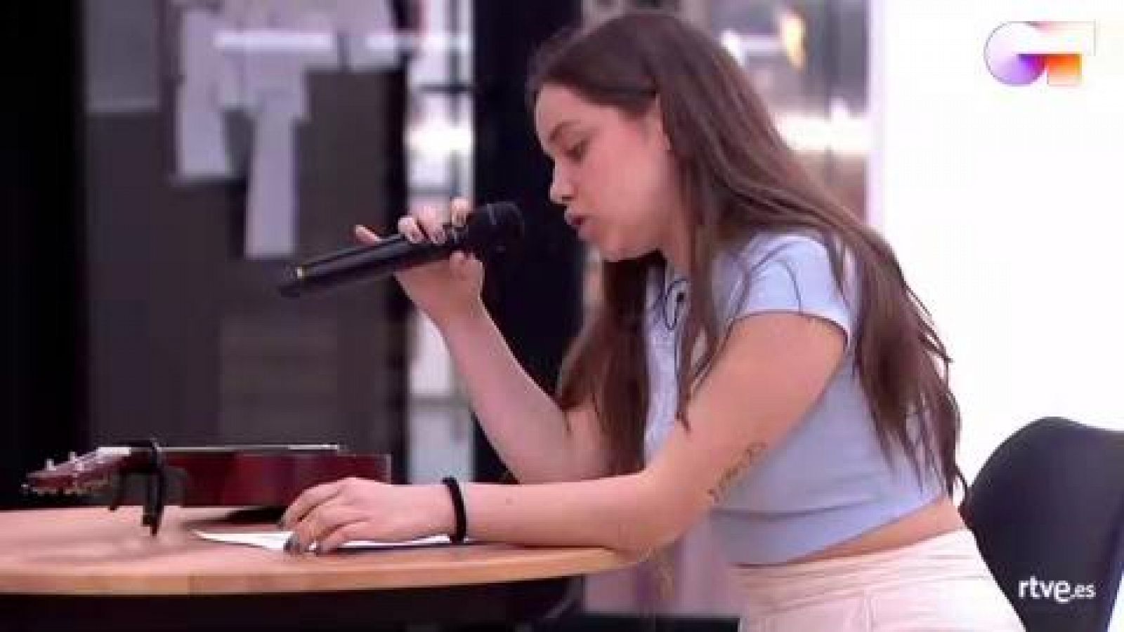 Eva canta "Dumb", de Eva, en el primer pase de micros de la Gala Final de Operación Triunfo 2020