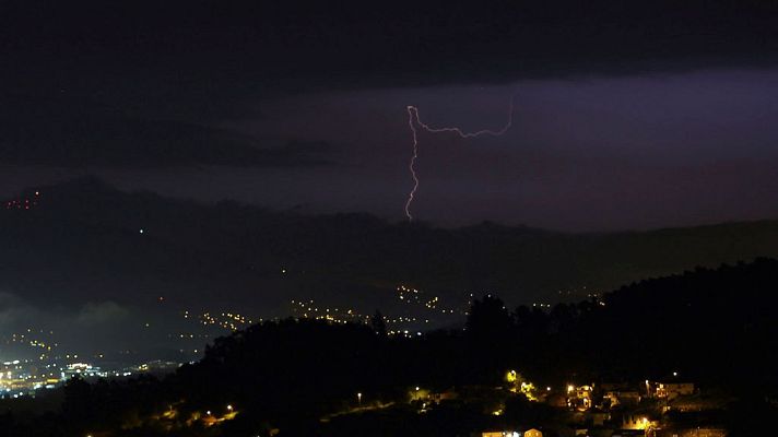 El tiempo - Chubascos y tormentas que podrán ser localmente  fuertes