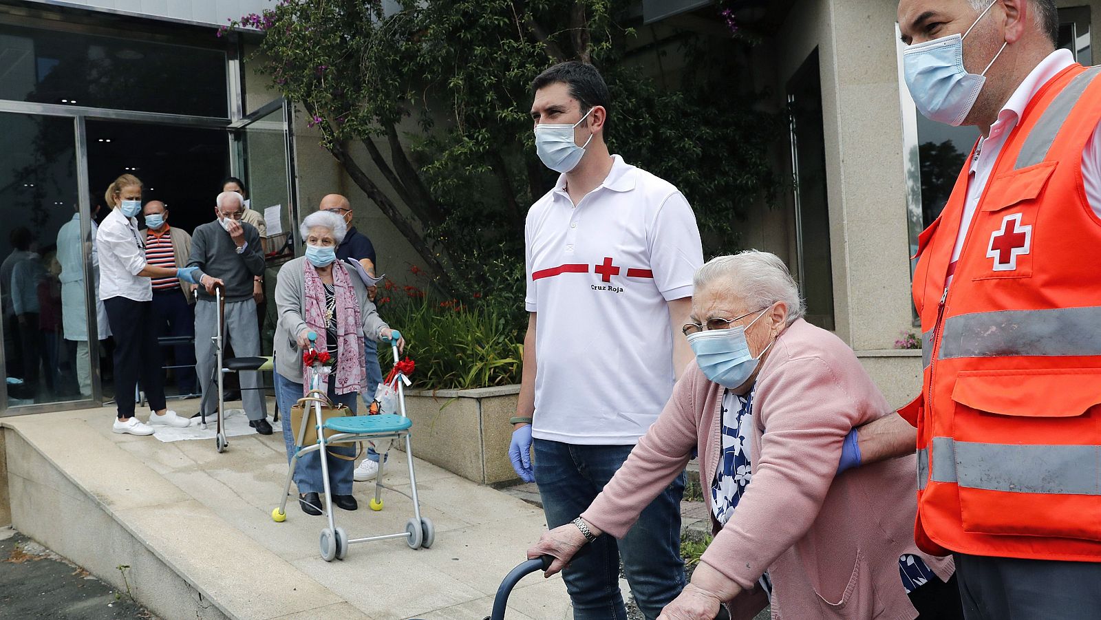 Sánchez pide "un examen de conciencia sobre las residencias" - Especiales informativos | Ver