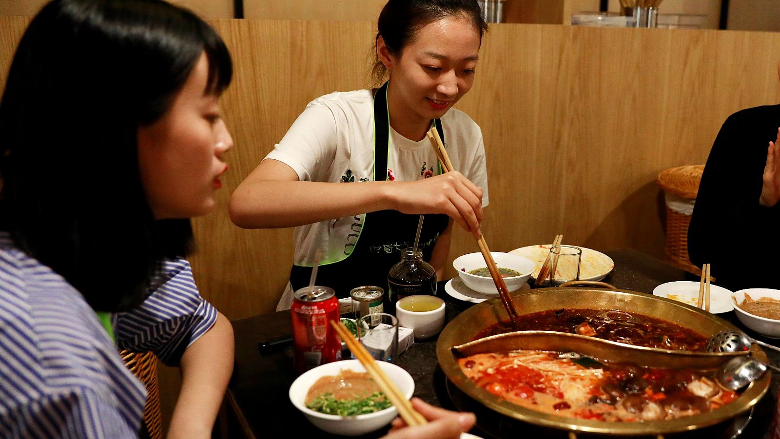 Pekín pide cambio de hábitos higiénicos en los restaurantes