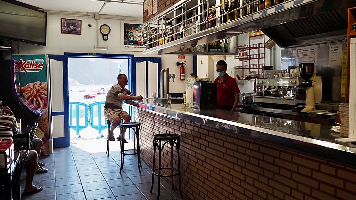 Telediario 1 - Nueve comunidades entran en la Fase 3 de la desescalada