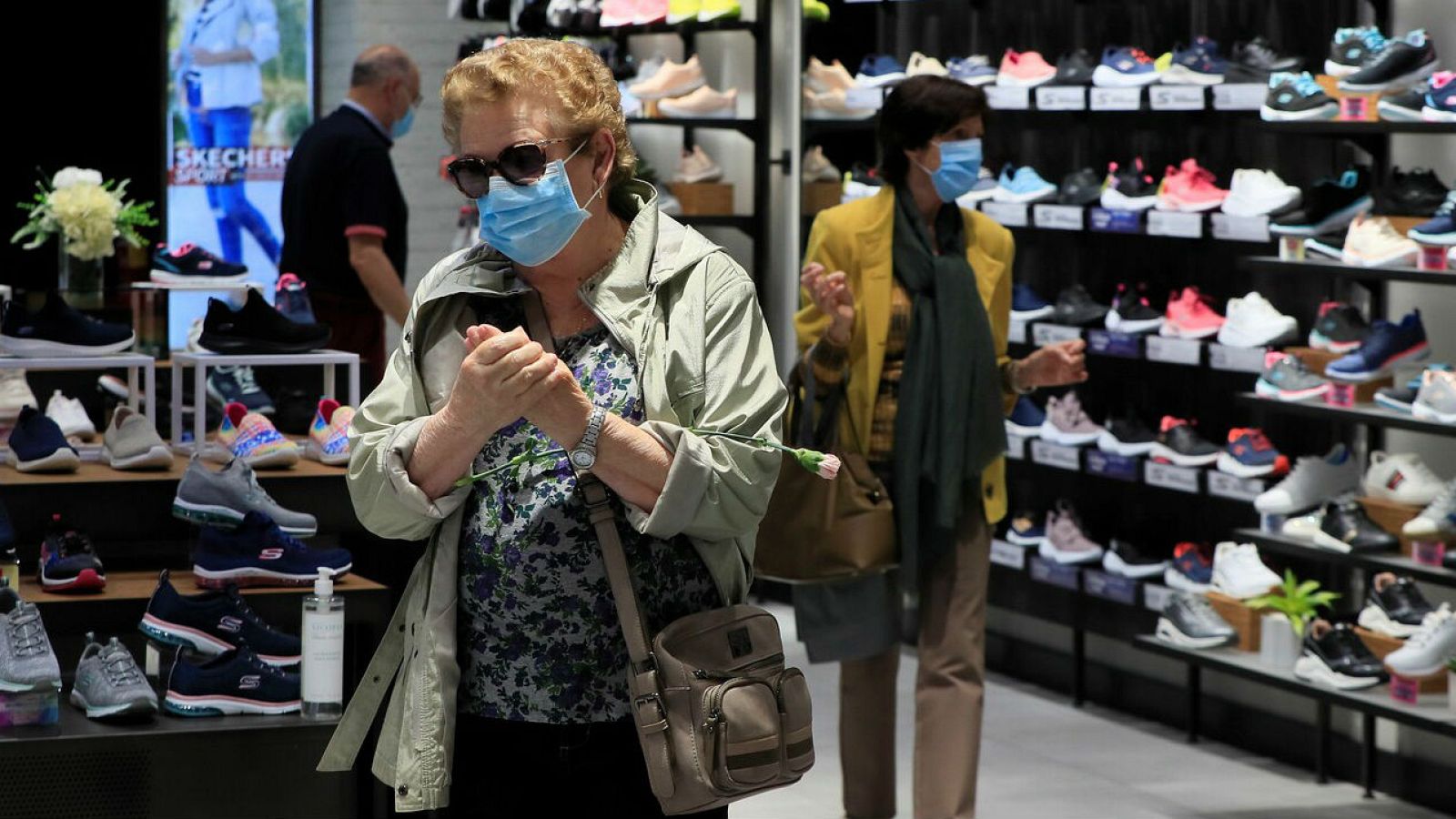 El Banco de España prevé una recesión más dura con una caída del PIB del 15,1 % - RTVE.es - Telediario 1 | Ver