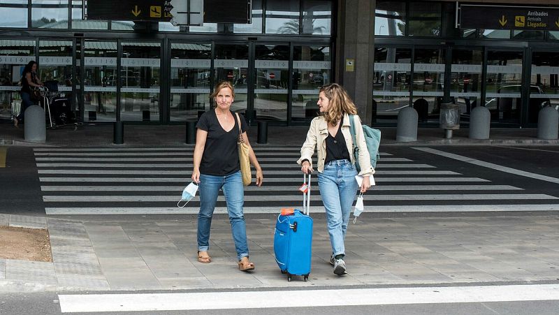 Las comunidades que pasan a la Fase 3 recuperan la posibilidad de viajar - RTVE.es - Telediario 1 | Ver