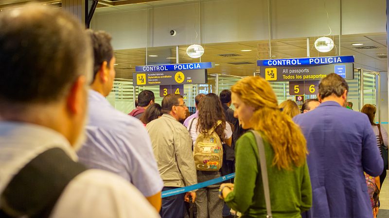 Las restricciones en las fronteras de los países, motivadas por la pandemia, están generando muchas dudas, sobre todo para los trabajadores que tienen que viajar al extranjero. Por eso, el Ministerio de Exteriores ha puesto en marcha un teléfono de i