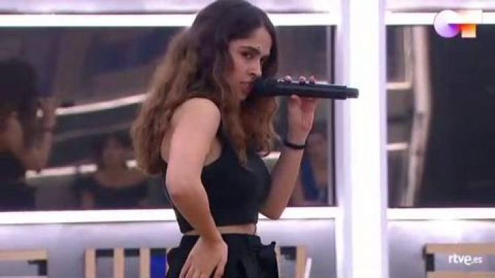 Anajú canta "7 Rings" 2o pase de micros