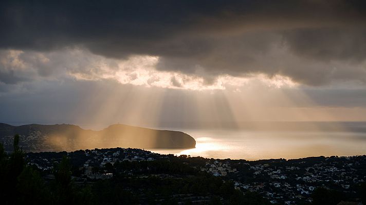El tiempo - Chubascos y tormentas en el tercio este del país