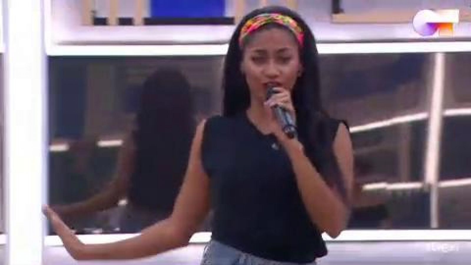 OT 2020 | Nia canta "8 maravillas" en el segundo pase de micros de la Gala Final de Operación Triunfo 2020.