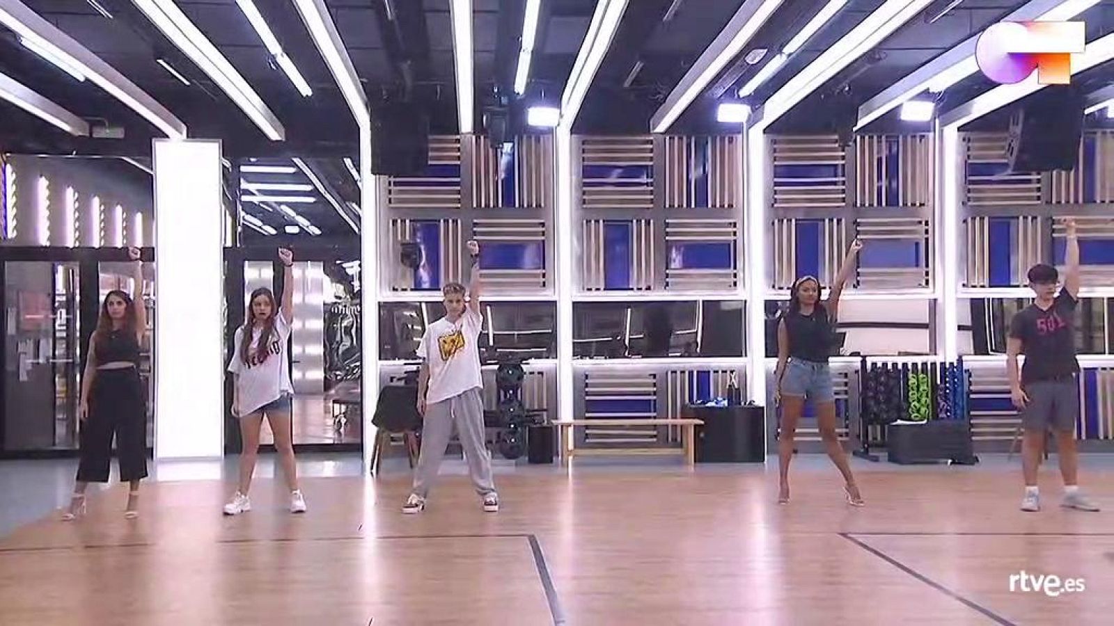 OT 2020 canta "Sal de mí", de OT 2020, en el segundo pase de micros de la Gala Final de Operación Triunfo 2020