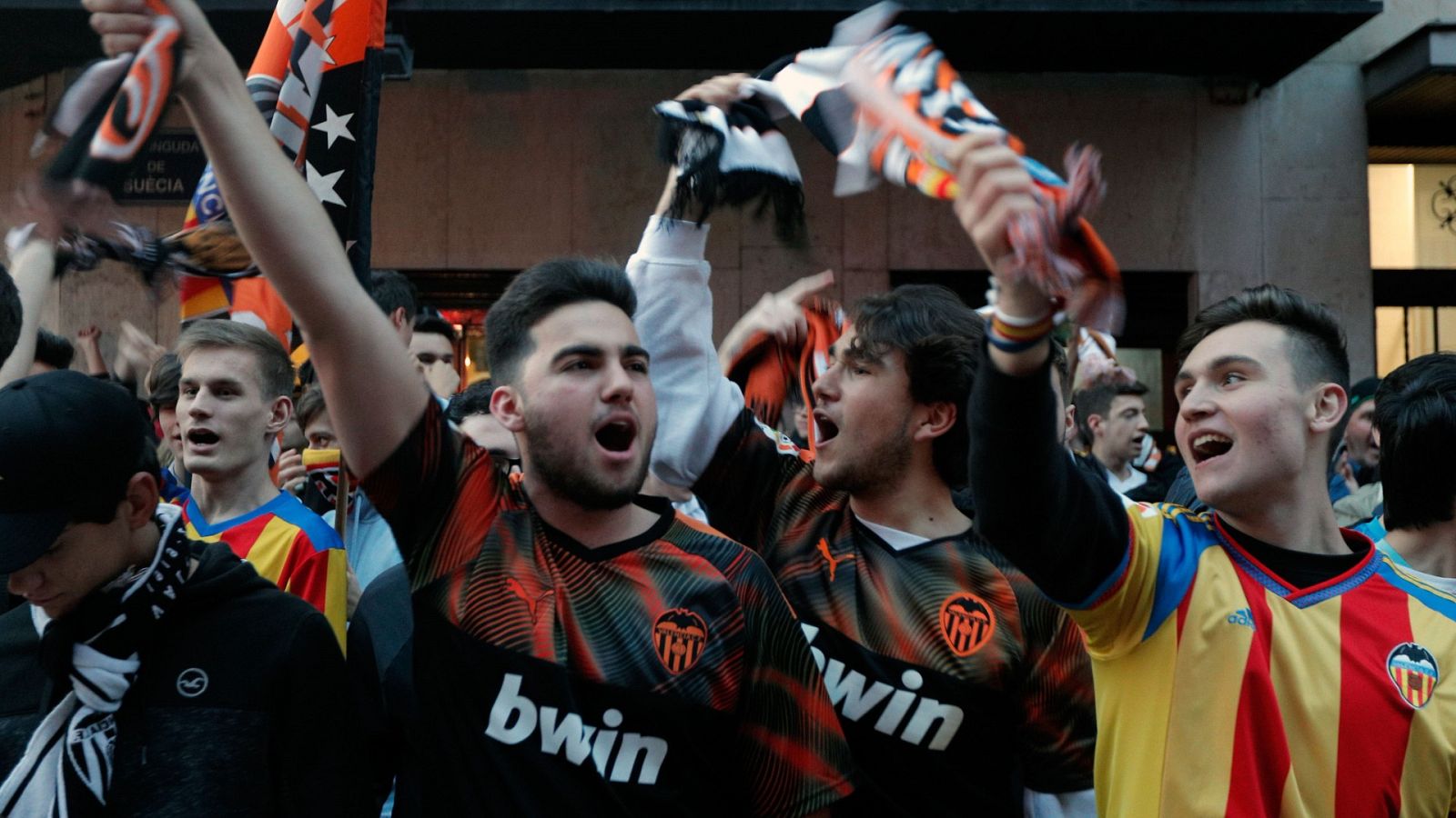 Nuevo objetivo del fútbol sin espectadores: evitar las aglomeraciones en los aledaños del estadio