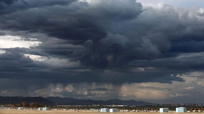El tiempo - Chubascos y tormentas localmente fuertes en Cataluña y sureste peninsular