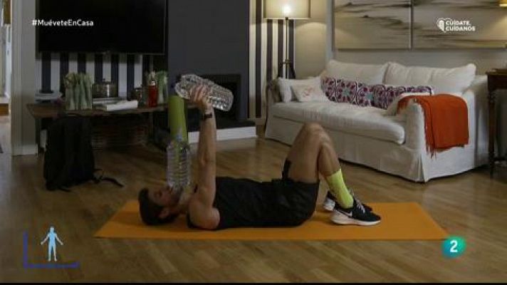 Muévete en casa - ¡Trabaja pecho, pectoral, tríceps y abdomen!