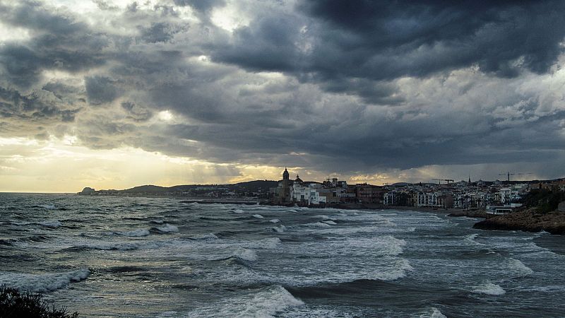 Chubascos y tormentas en el noreste del país - ver ahora 