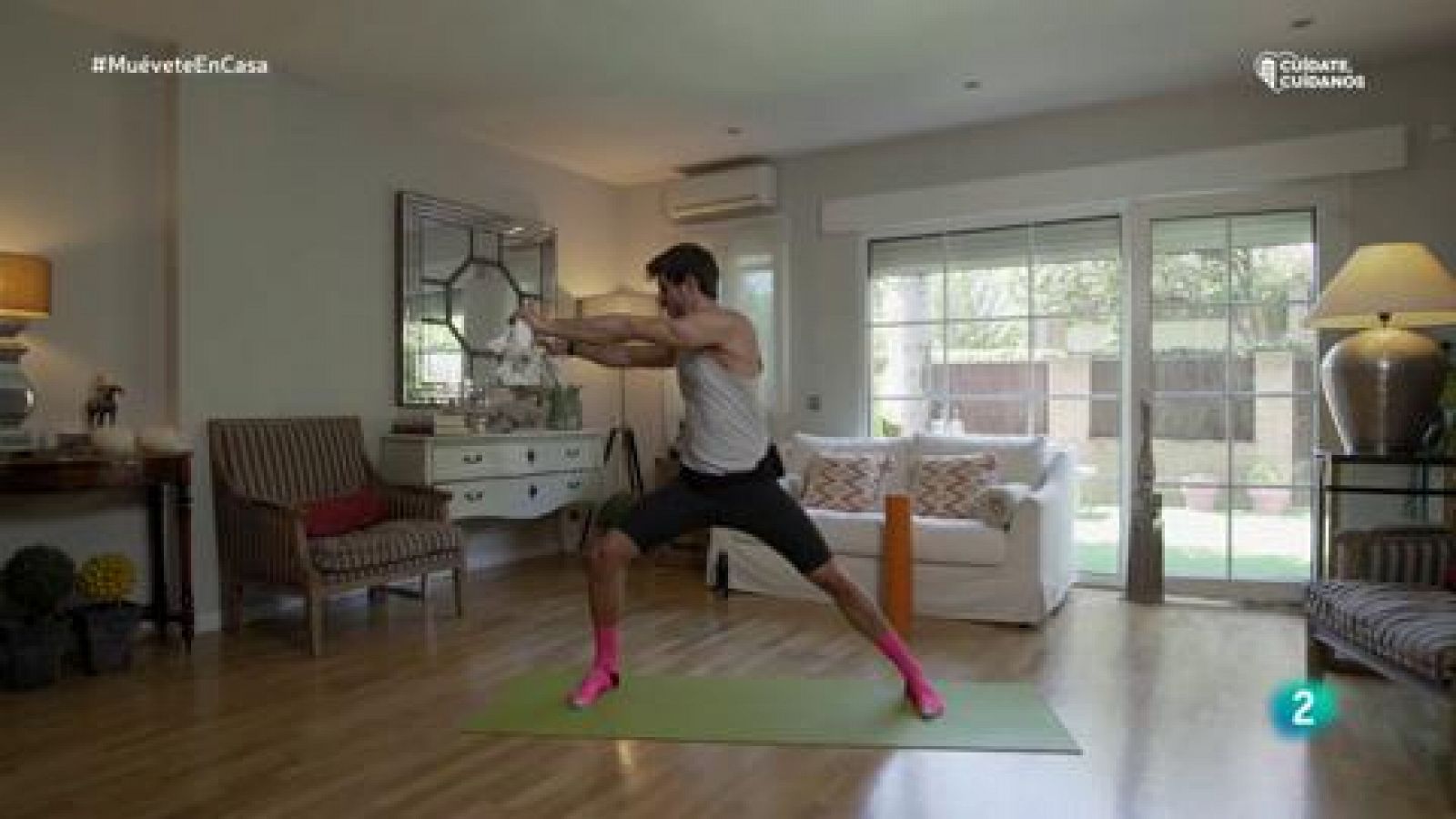 ¡Pon a punto el cuerpo para una clase de yoga y pilates! | Muévete en casa