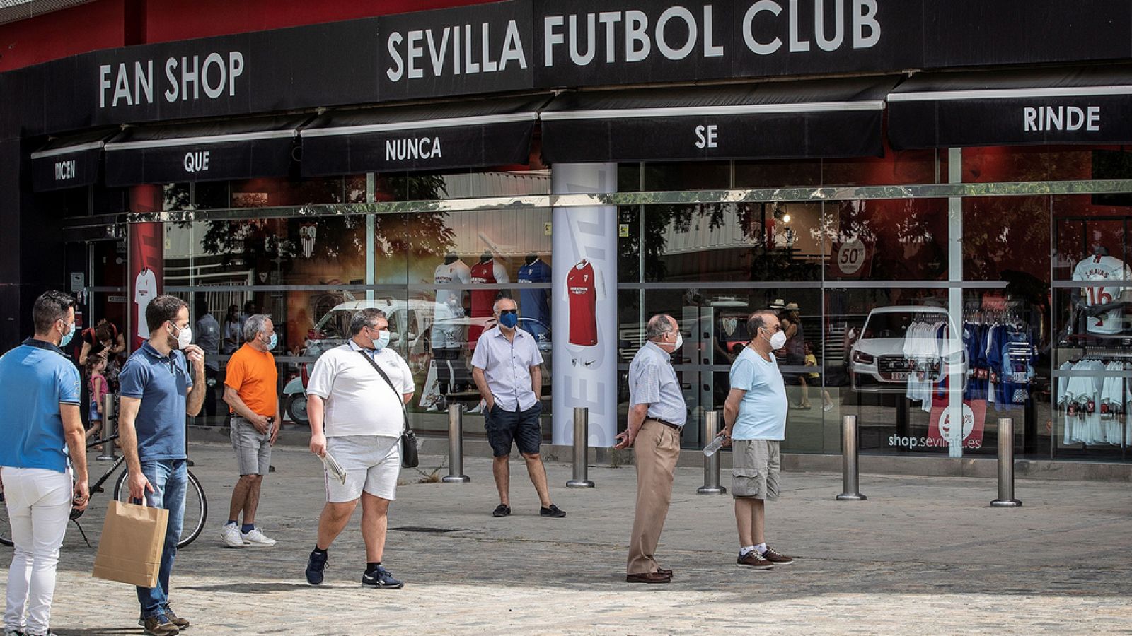 Bares y hoteles de Sevilla se adaptan al derbi