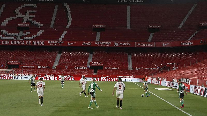 El derbi Sevilla - Betis estrena la nueva normalidad en el fútbol español | Ver