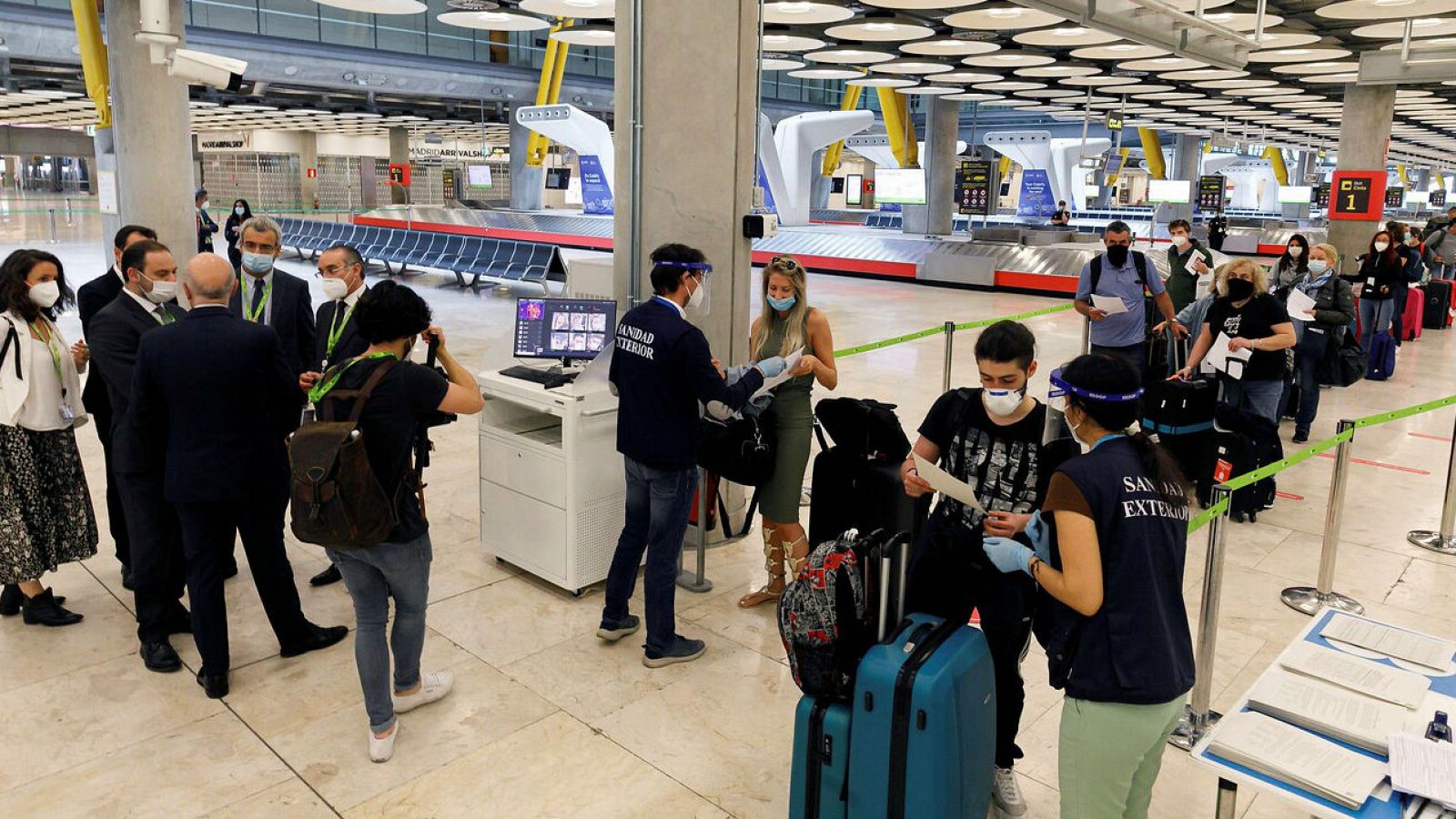 Controles de temperatura para garantizar una llegada de turistas segura - RTVE.es