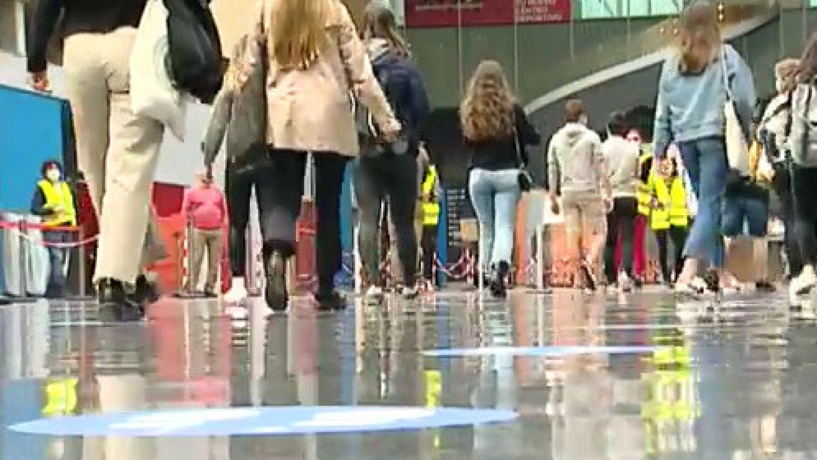 Mascarillas y distancia de seguridad en el primer examen masivo en el País Vasco | Ver