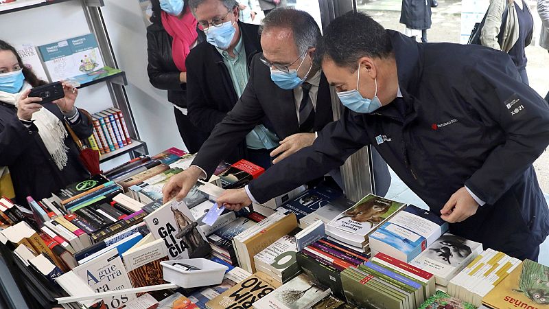 Santiago de Compostela acoge la primera feria del libro tras el confinamiento del coronavirus