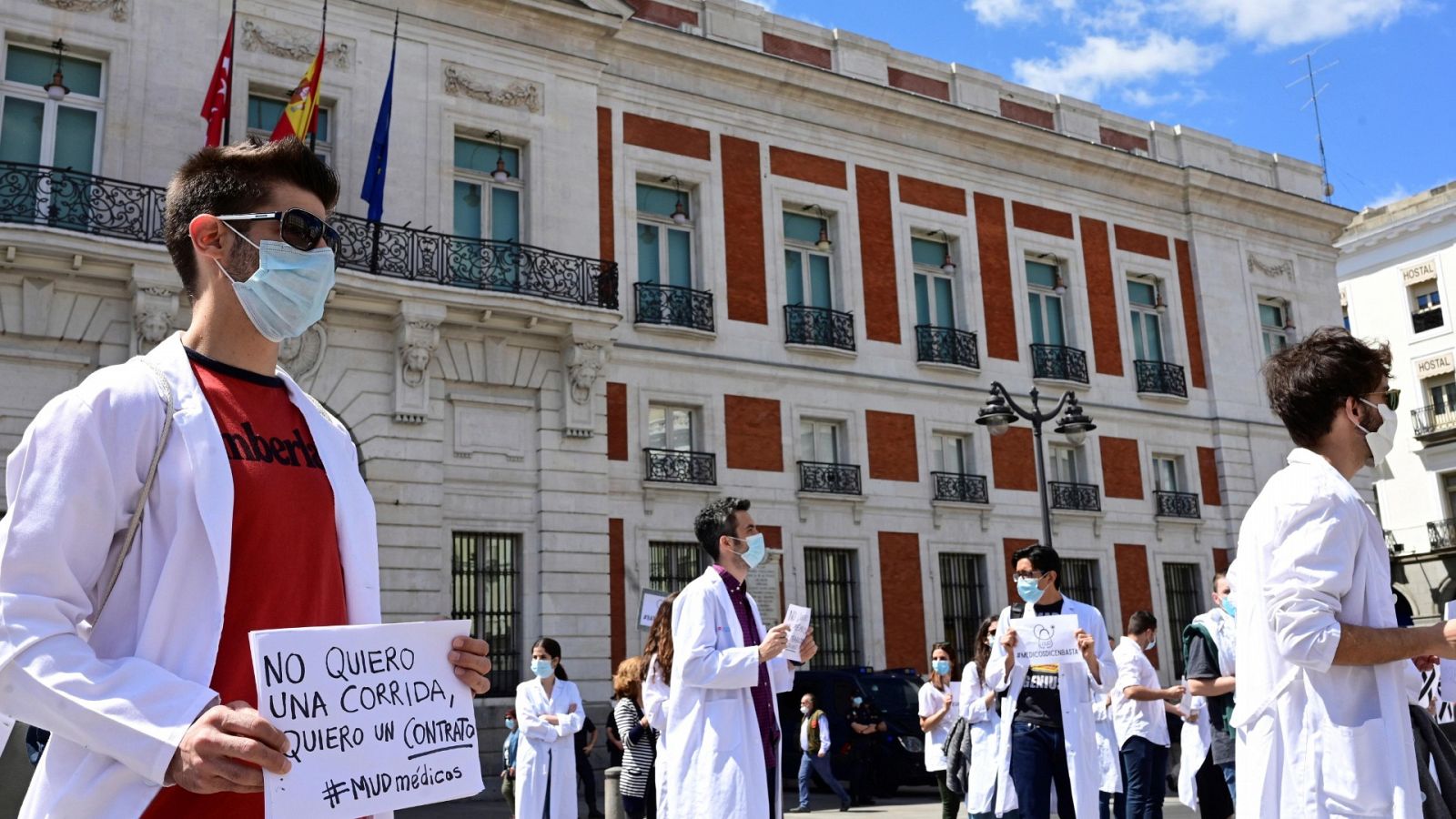 Coronavirus | Miles de médicos protestan por la falta de recursos y la precariedad laboral - RTVE.es