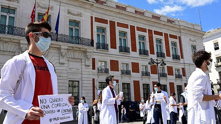 Miles de médicos protestan por la falta de recursos
